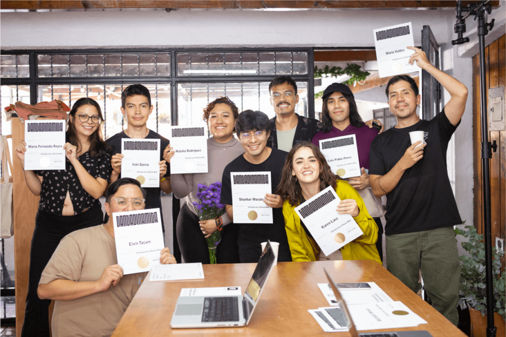 Presentamos a los graduandos de Introducción al Diseño Web
