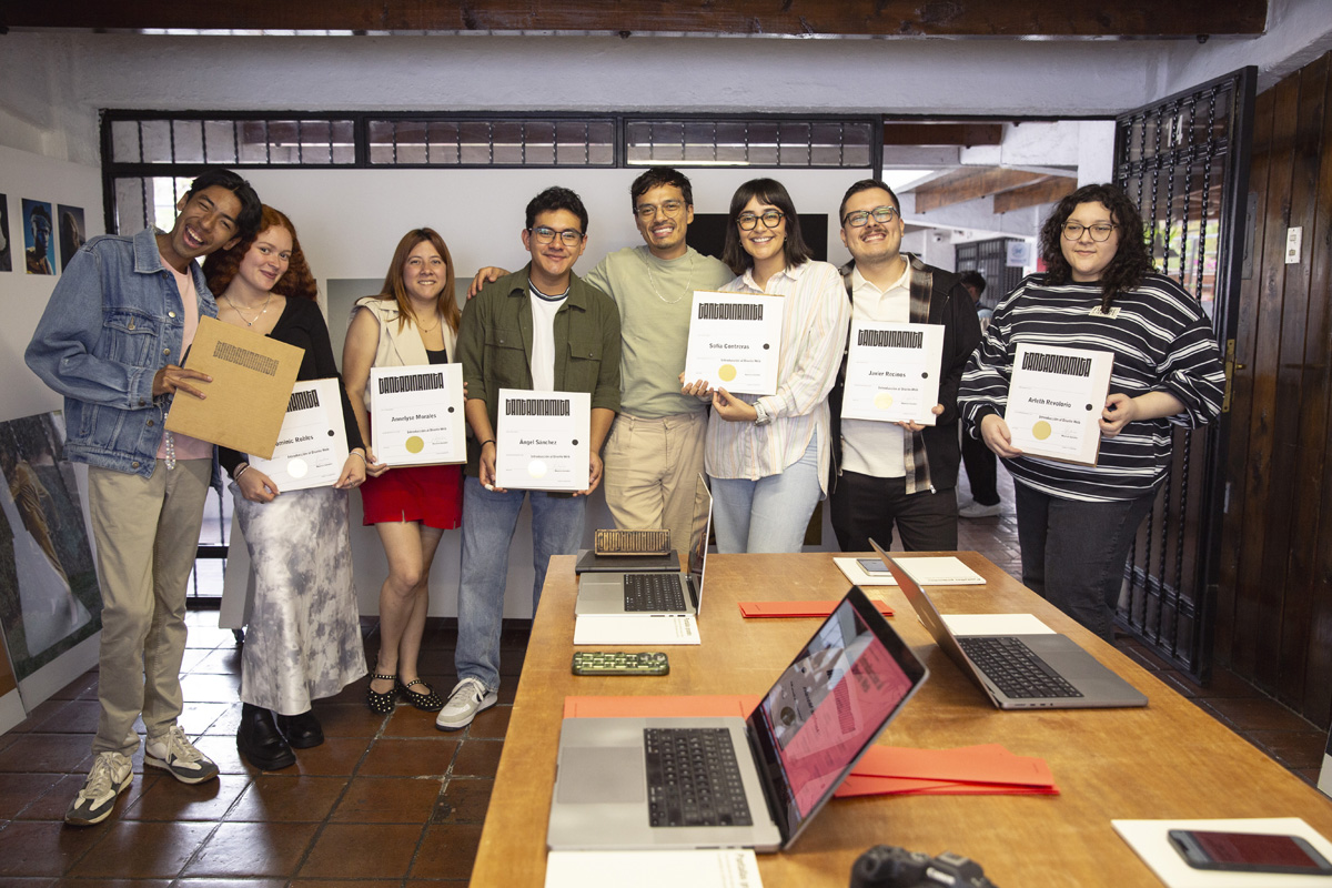 La 8va generación de Introducción al Diseño Web se graduó este sábado, y estamos contentos.