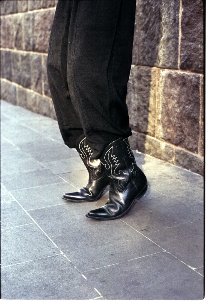 Las Botas de Samurai — obra de José Oquendo