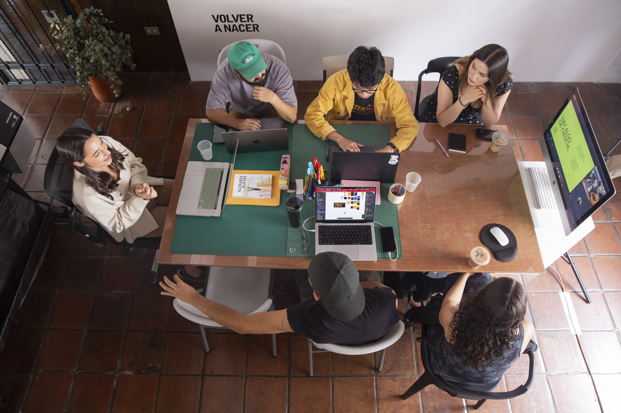Así vivimos el taller «El Mito del Color: Branding Más Allá de la Teoría» de Sabrina Castañeda