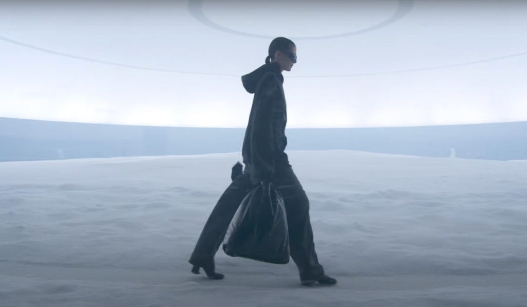 Balenciaga: Cuando la Moda se Encuentra con el Sonido de Demna Gvasalia y Boyfriend