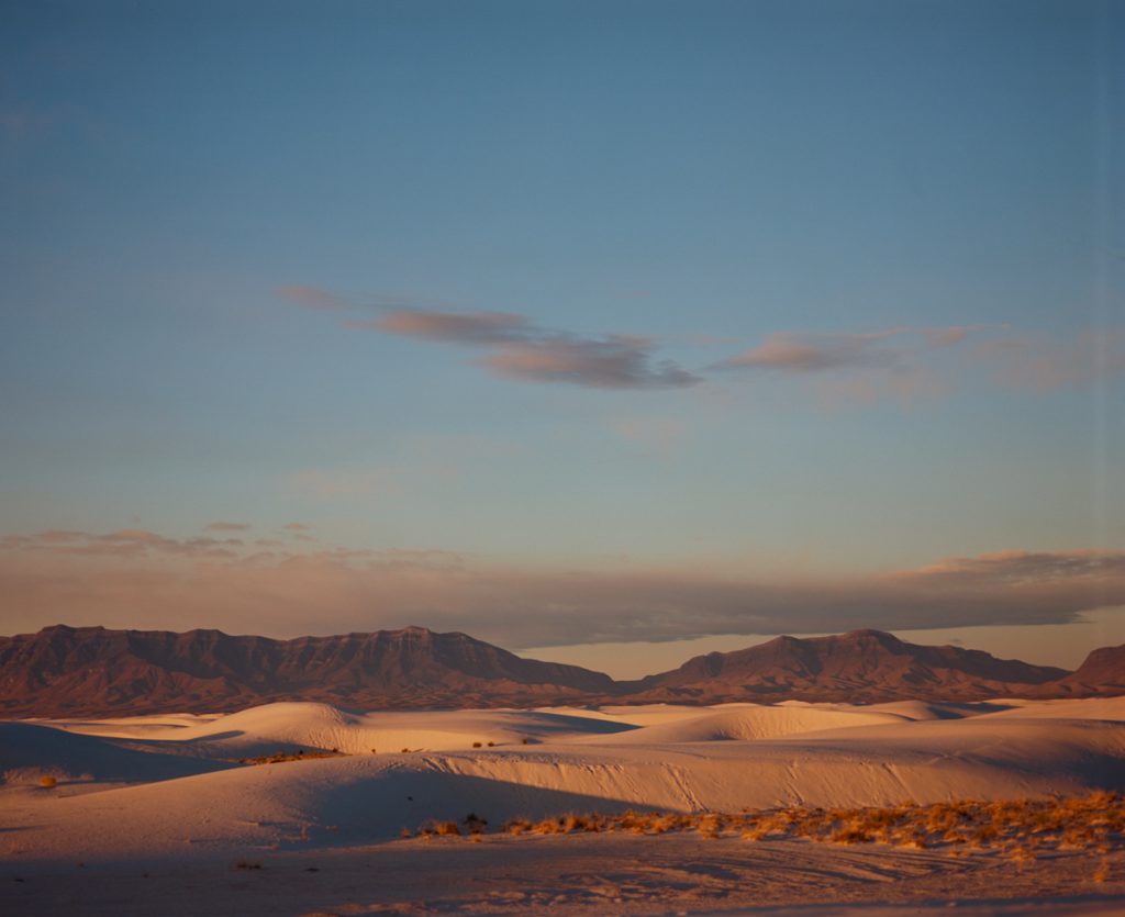 White Sands — obra de Estuardo Pivaral
